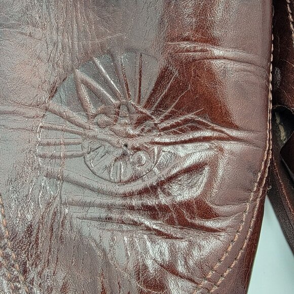 Don Chuy Brown Leather Fisherman Sandals With Buckle Closure & Embossed Design - Picture 9 of 16